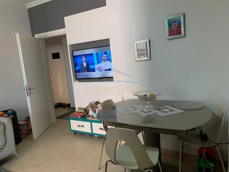 Tirane, jepet me qera apartament 1+1+Ballkon Kati 8, 71 m² 500 € 