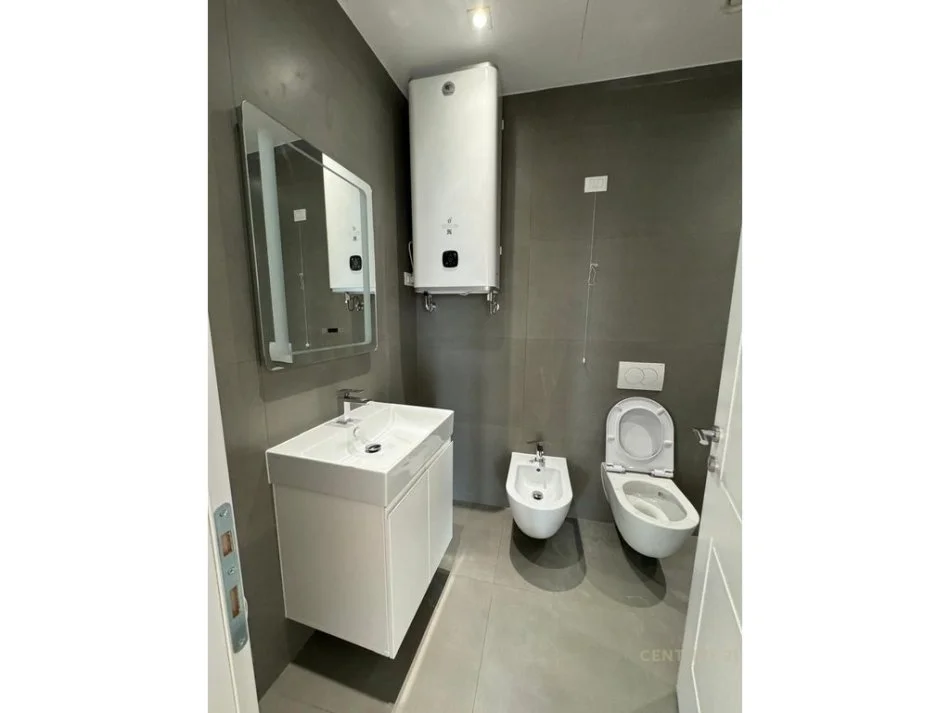 Tirane, jepet me qera apartament 2+1+Aneks+Ballkon Kati 5, 124 m² 1.600 € (Lake View)