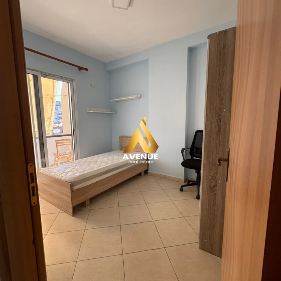 Tirane, jepet me qera apartament 2+1 Kati 4, 80 m² 650 € (Rruga Riza cerova)