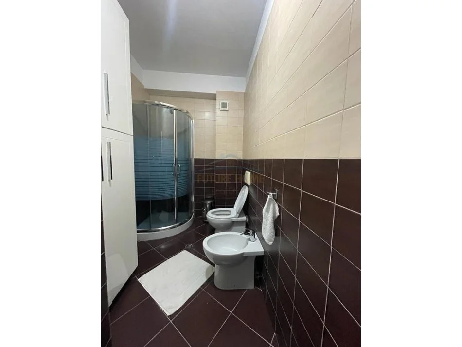 Tirane, jepet me qera apartament 1+1+Ballkon Kati 8, 71 m² 500 € 