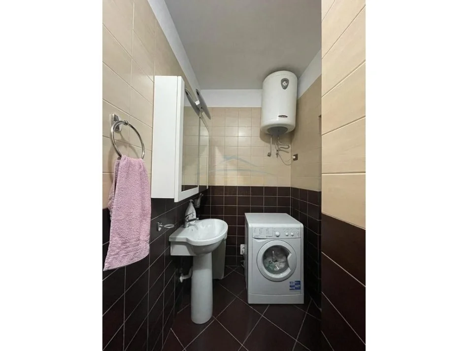 Tirane, jepet me qera apartament 1+1+Ballkon Kati 8, 71 m² 500 € 
