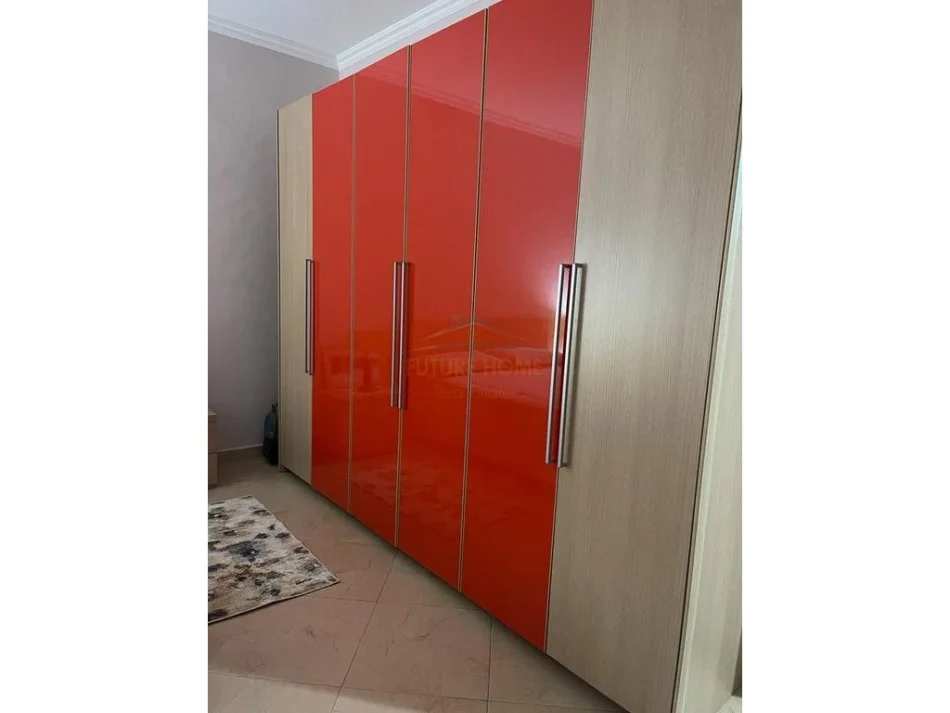 Tirane, jepet me qera apartament 1+1+Ballkon Kati 8, 71 m² 500 € 
