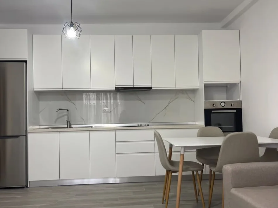 Tirane, jap me qera apartament 3+1+Ballkon Kati 2, 120 m² 550 € 