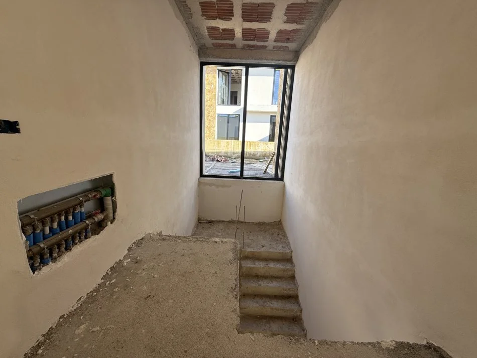 Tirane, shitet Vile 2 Katshe , 360 m² 850.000 € (Farke)