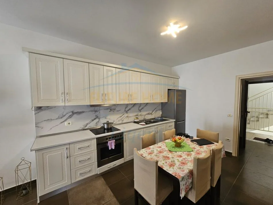 Tirane, jepet me qera apartament 2+1+Ballkon Kati 2, 100 m² 650 € 
