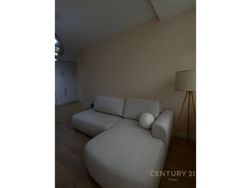 Tirane, jepet me qera apartament 2+1 Kati 6, 95 m² 600 € 