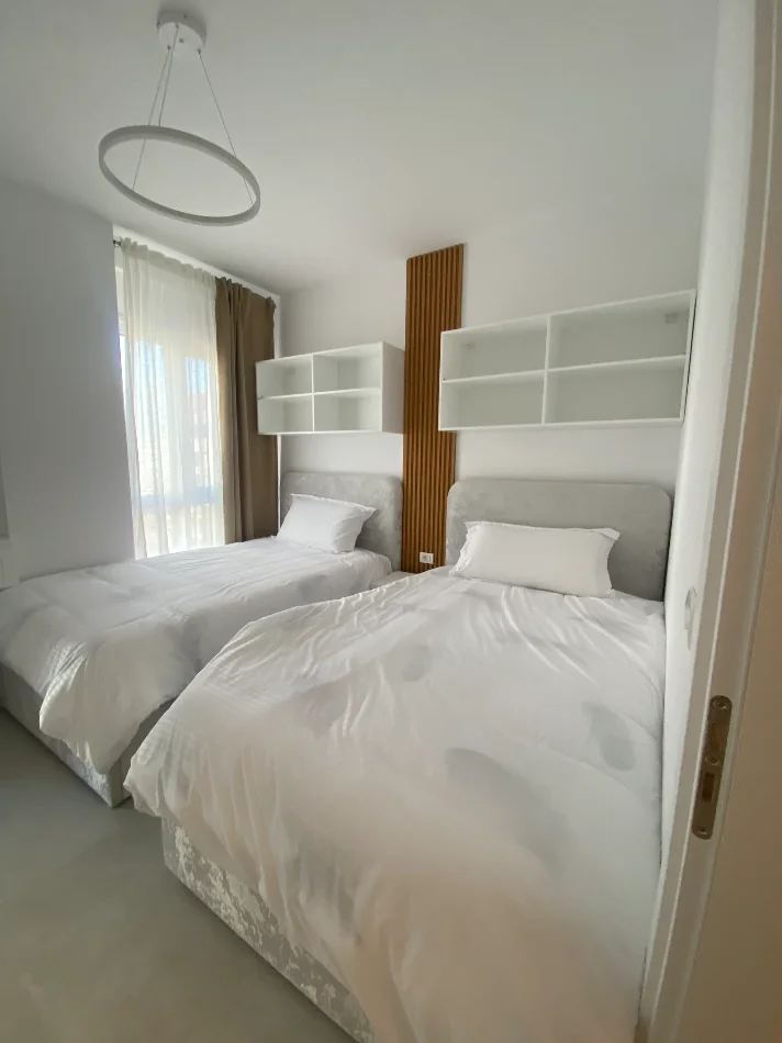 Tirane, jepet me qera apartament 2+1 Kati 6, 98 m² 1.000 € (Pazari i Ri)