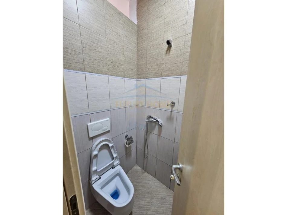 Tirane, jepet me qera apartament 2+1+Ballkon Kati 2, 100 m² 650 € 