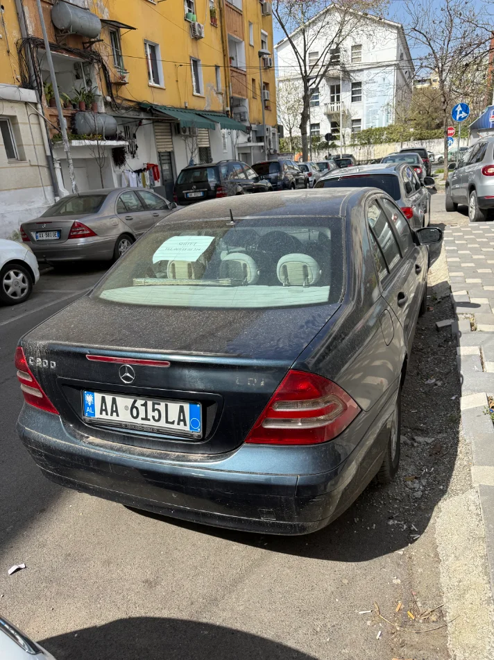 Tirane, shes Benz Nafte, blu e errët  manuale 3.000 €