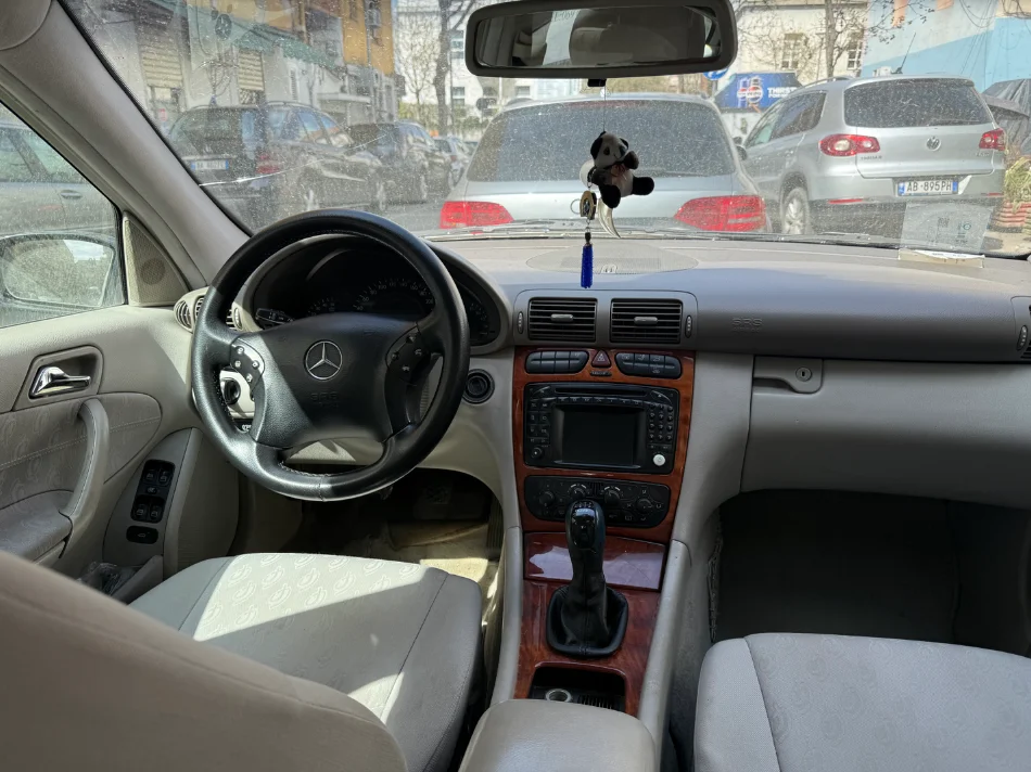 Tirane, shes Benz Nafte, blu e errët  manuale 3.000 €