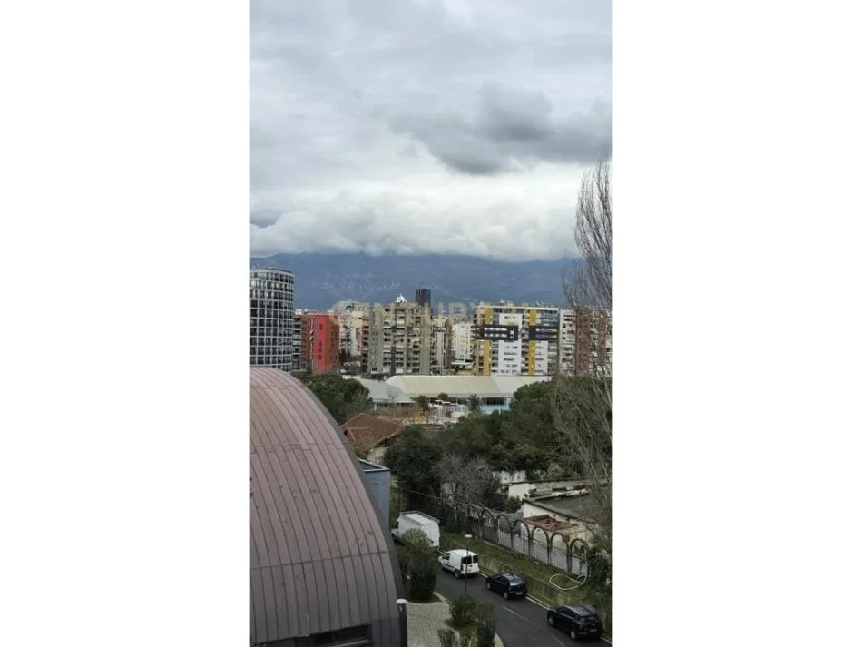 Tirane, jepet me qera apartament 2+1+Aneks+Ballkon Kati 5, 114 m² 1.000 € (Kompleksi Dinamo)