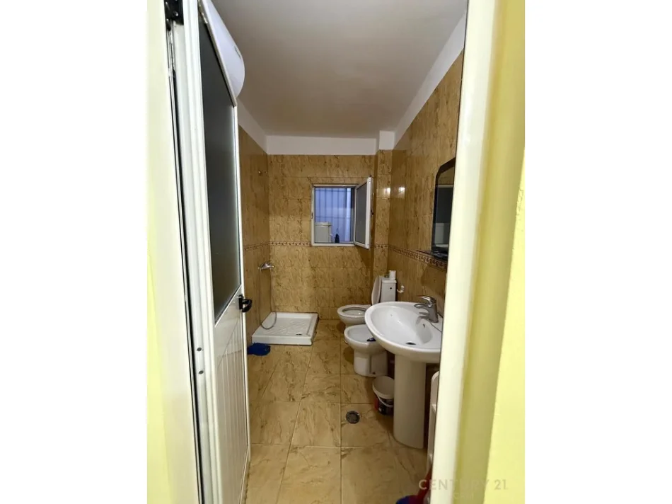 Tirane, shitet apartament 1+1 Kati 2, 105.000 € (Rruga Irfan Tomini)