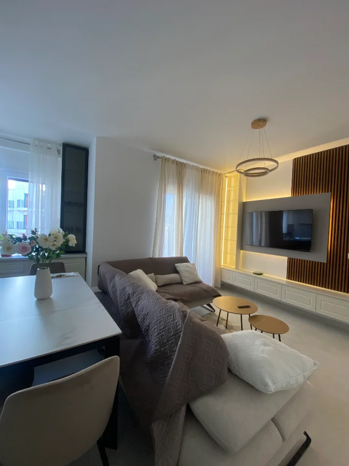 Tirane, jepet me qera apartament 2+1 Kati 6, 98 m² 1.000 € (Pazari i Ri)