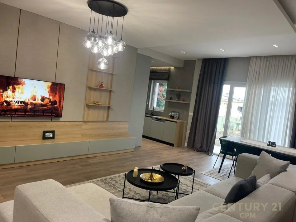 Tirane, jepet me qera apartament duplex 3+1 Kati 1, 140 m² 1.300 € 