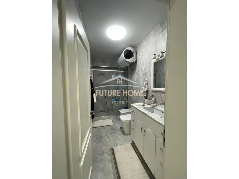 Tirane, jepet me qera apartament 2+1+Ballkon Kati 4, 111 m² 800 € 