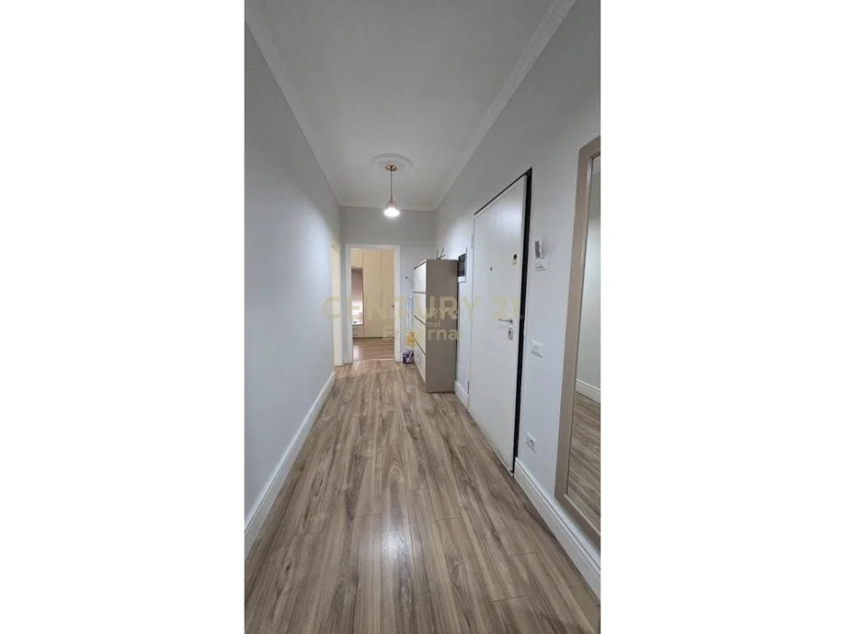 Tirane, jepet me qera apartament 2+1+Aneks+Ballkon Kati 5, 114 m² 1.000 € (Kompleksi Dinamo)