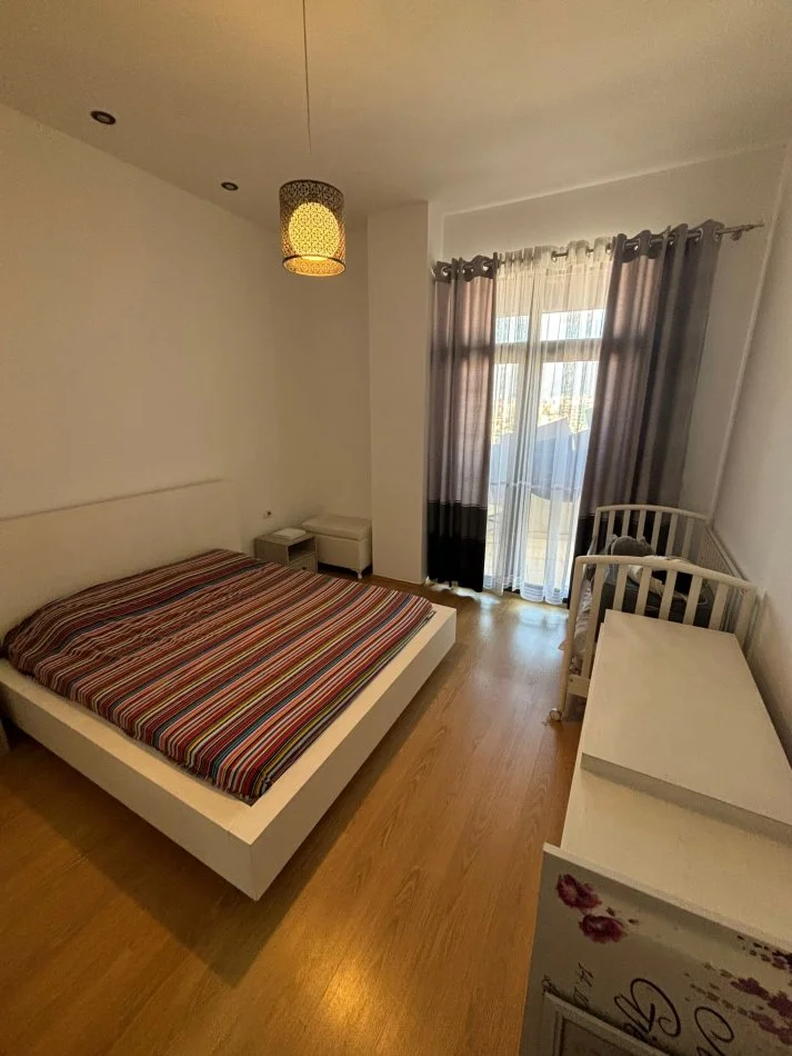 Tirane, jepet me qera apartament 1+1+Aneks+Ballkon Kati 9, 85 m² 400 € (Rruga Teodor Keko)