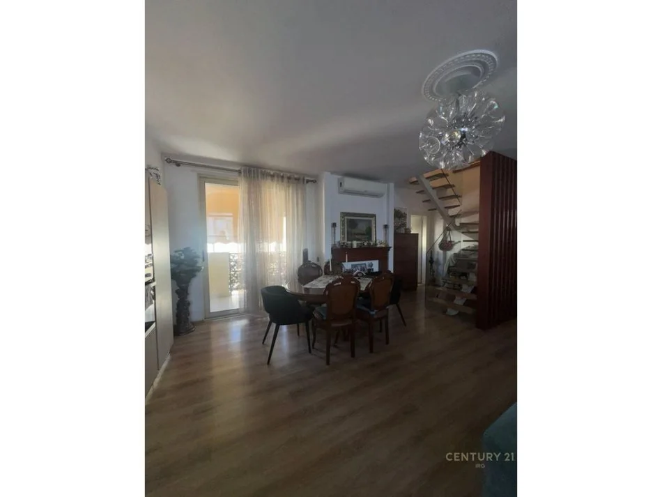 Tirane, shes apartament duplex 2+1+Aneks+Ballkon Kati 4, 130 m² 