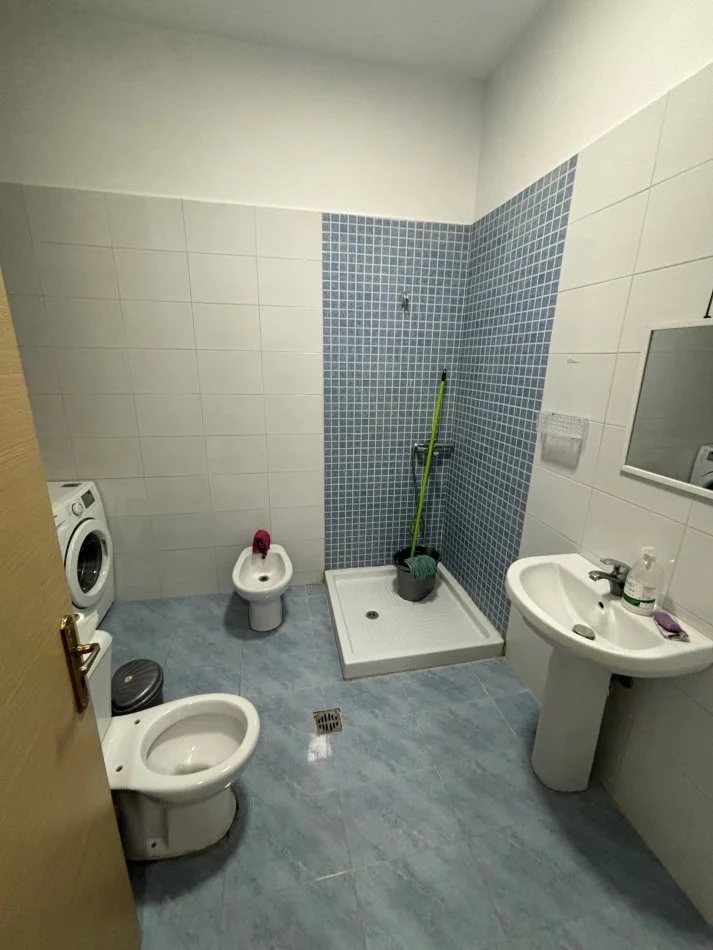 Tirane, jepet me qera apartament 1+1+Aneks+Ballkon Kati 9, 85 m² 400 € (Rruga Teodor Keko)