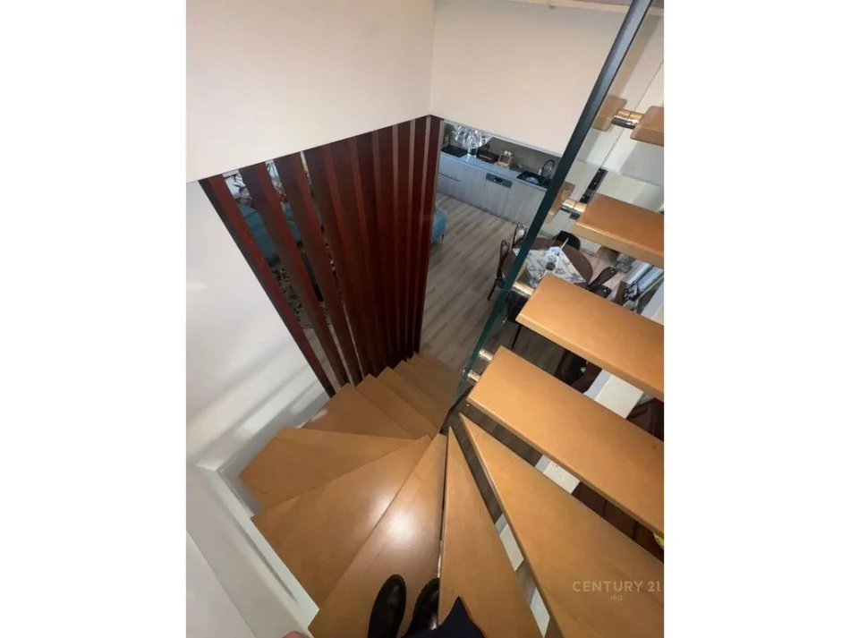 Tirane, shes apartament duplex 2+1+Aneks+Ballkon Kati 4, 130 m² 