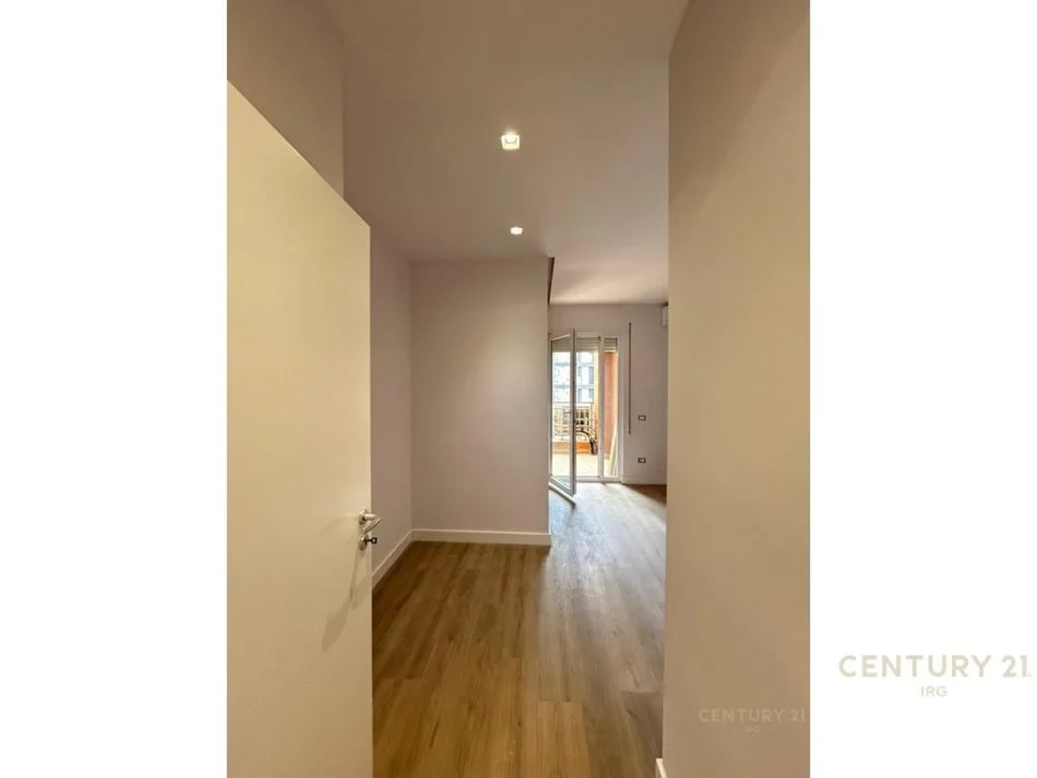 Tirane, shes apartament 2+1+Aneks+Ballkon Kati 4, 96 m² 260.000 € (Shkolla e Kuqe)