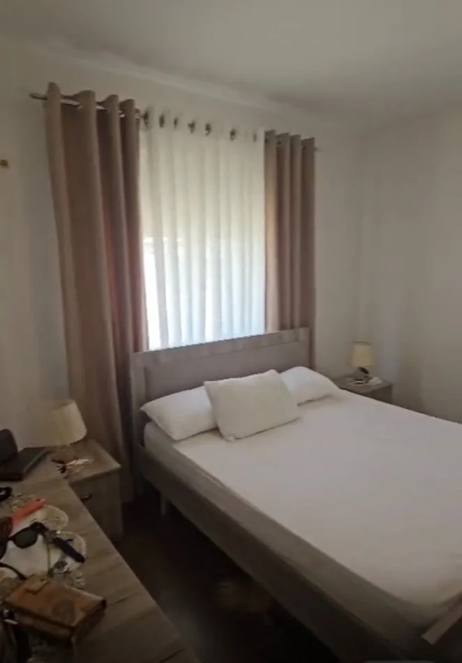 Tirane, jepet me qera apartament 2+1 Kati 3, 650 € (Rruga peti)