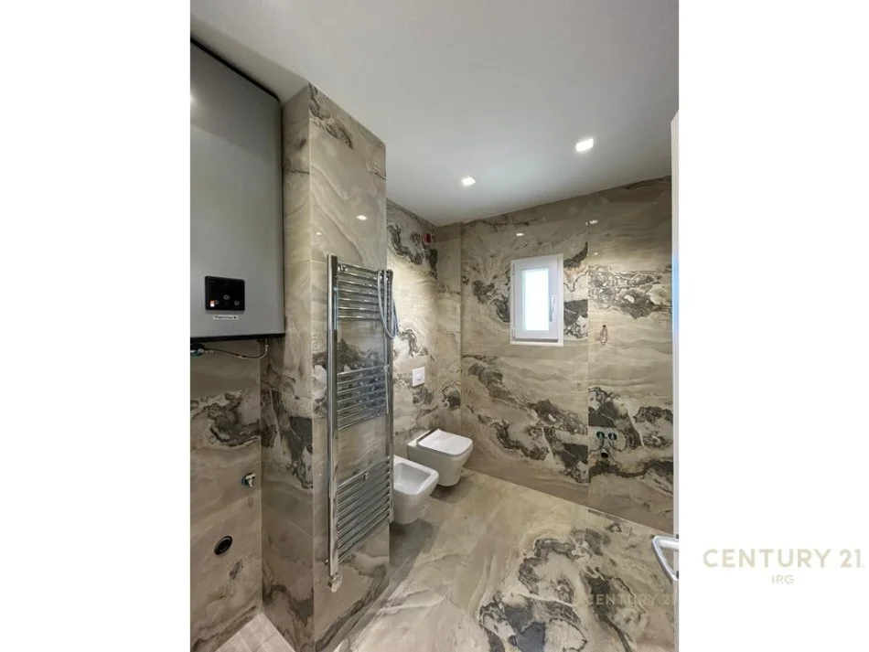 Tirane, shes apartament 2+1+Aneks+Ballkon Kati 4, 96 m² 260.000 € (Shkolla e Kuqe)