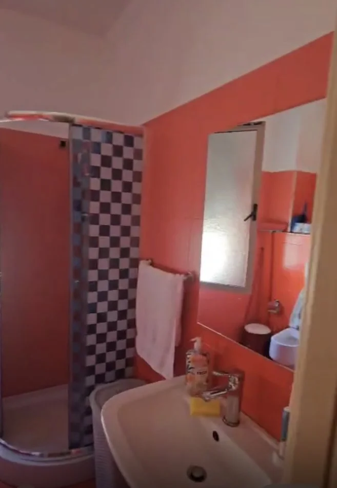 Tirane, jepet me qera apartament 2+1 Kati 3, 650 € (Rruga peti)