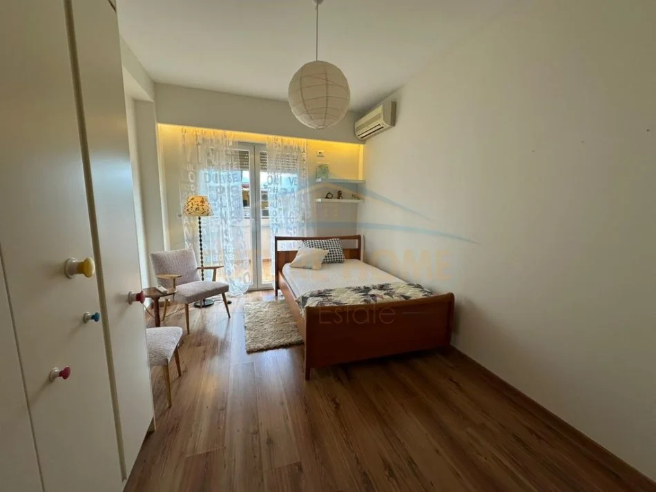 Tirane, jepet me qera apartament 2+1+Ballkon Kati 6, 120 m² 1.200 € (Myslym shyri)