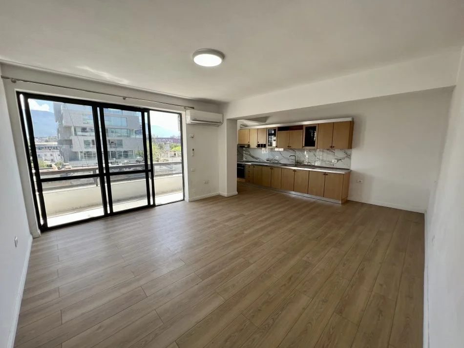 Tirane, jepet me qera apartament 2+1+Ballkon Kati 6, 120 m² 950 € (Brahim Rugova)