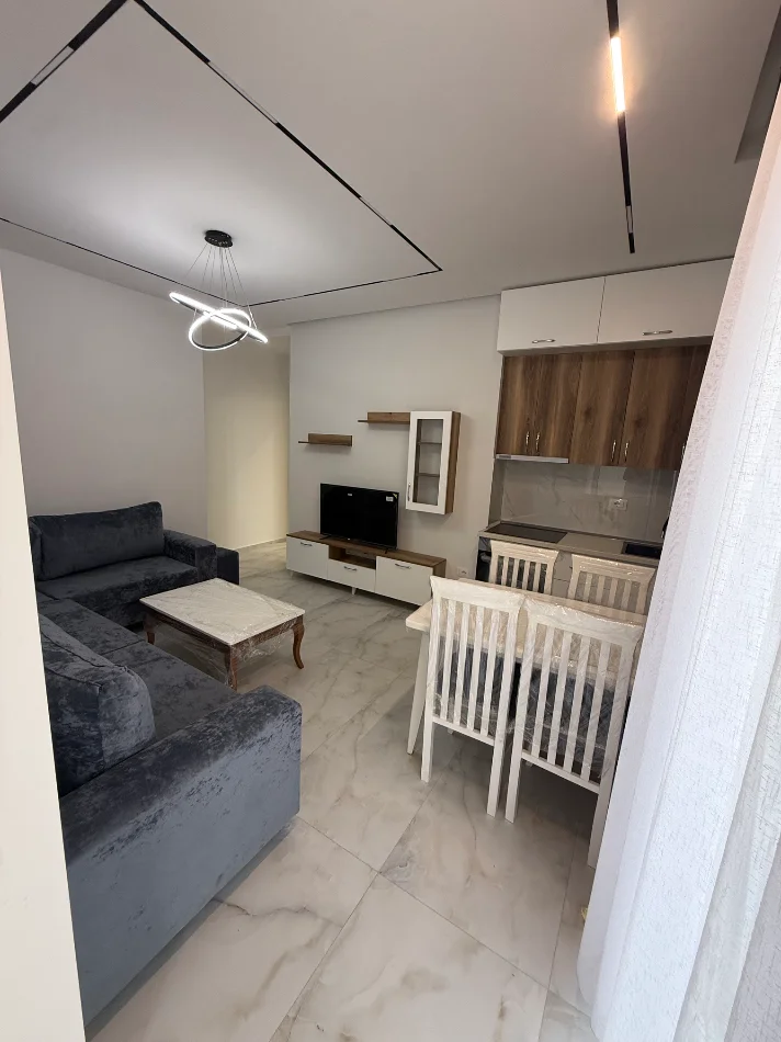 Tirane, jepet me qera 1+1 , 30.000 €