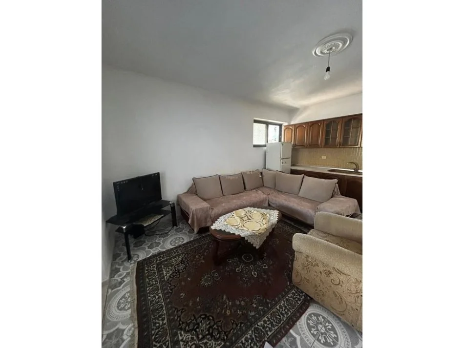Tirane, jepet me qera apartament 2+1 Kati 1, 100 m² 450 € 