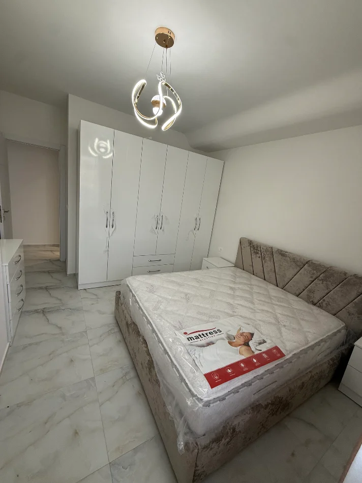 Tirane, jepet me qera 1+1 , 30.000 €