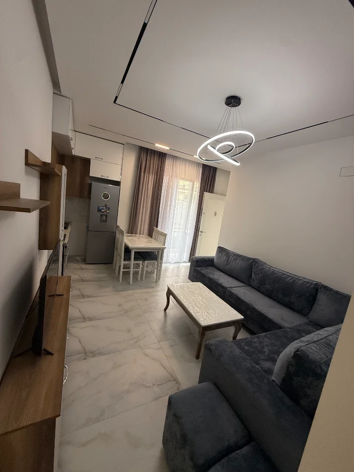 Tirane, jepet me qera 1+1 , 30.000 €
