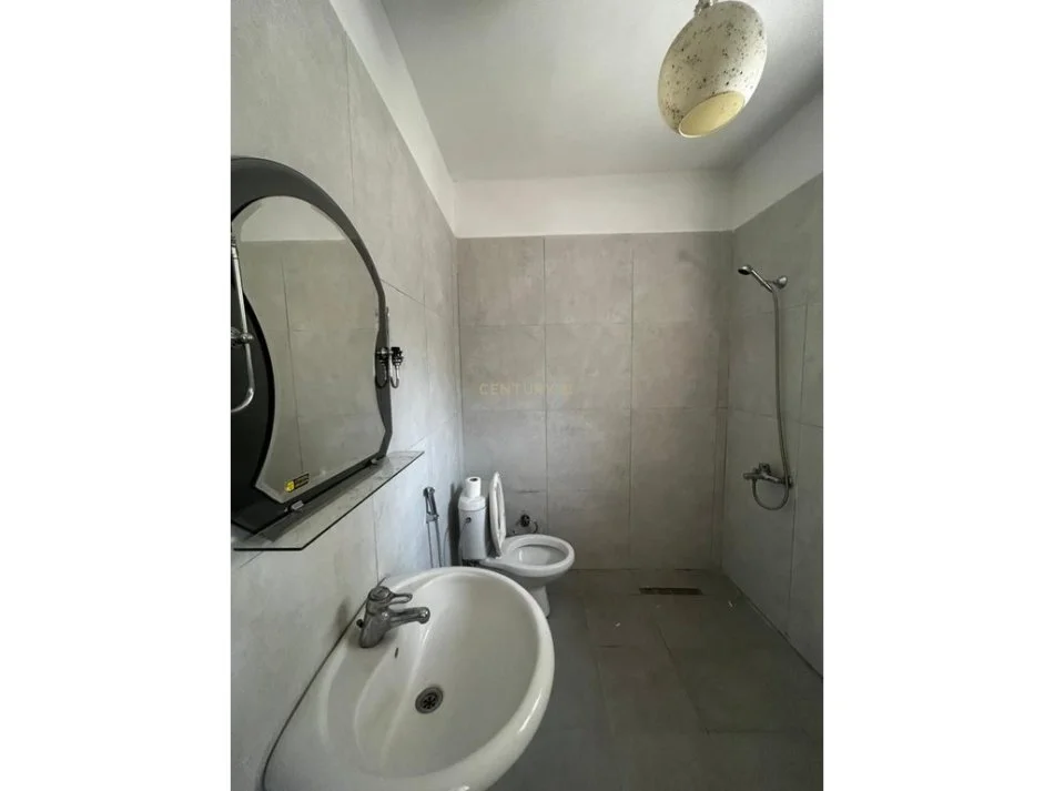 Tirane, jepet me qera apartament 2+1 Kati 1, 100 m² 450 € 