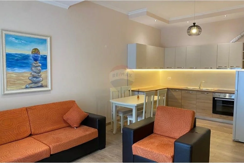 Tirane, jepet me qera apartament 2+1+Ballkon Kati 2, 96 m² 600 € (Rruga e Kavajes)