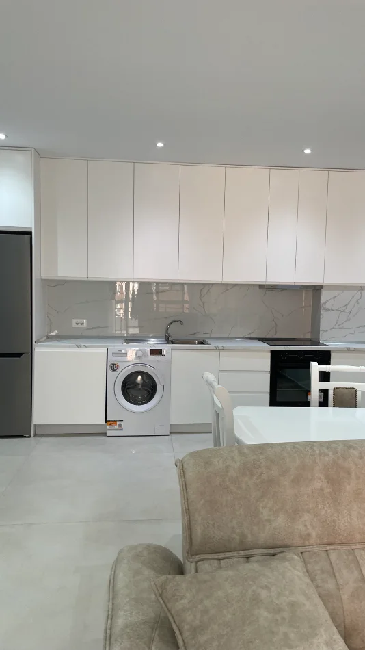 Tirane, jap me qera apartament 2+1+Ballkon Kati 5, 120 m² 800 € (Rruga kavajes)