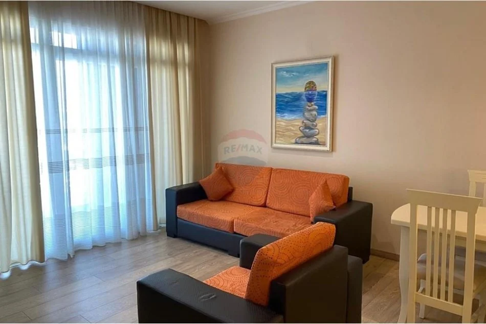 Tirane, jepet me qera apartament 2+1+Ballkon Kati 2, 96 m² 600 € (Rruga e Kavajes)