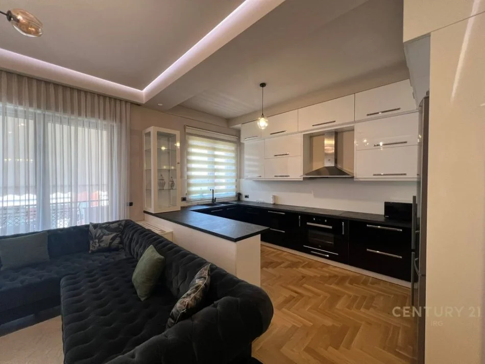 Tirane, jepet me qera apartament 2+1 Kati 8, 110 m² 1.200 € 