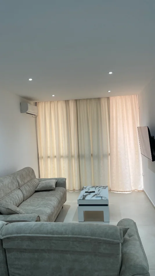 Tirane, jap me qera apartament 2+1+Ballkon Kati 5, 120 m² 800 € (Rruga kavajes)