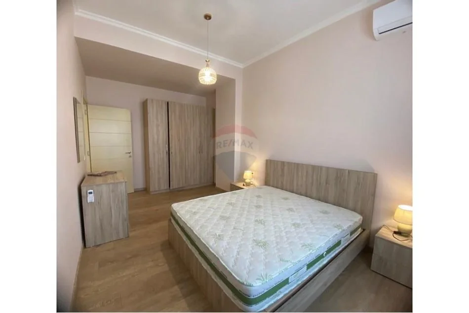 Tirane, jepet me qera apartament 2+1+Ballkon Kati 2, 96 m² 600 € (Rruga e Kavajes)