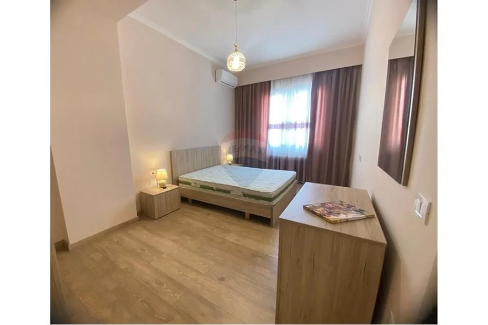 Tirane, jepet me qera apartament 2+1+Ballkon Kati 2, 96 m² 600 € (Rruga e Kavajes)