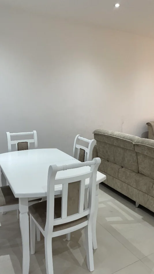 Tirane, jap me qera apartament 2+1+Ballkon Kati 5, 120 m² 800 € (Rruga kavajes)