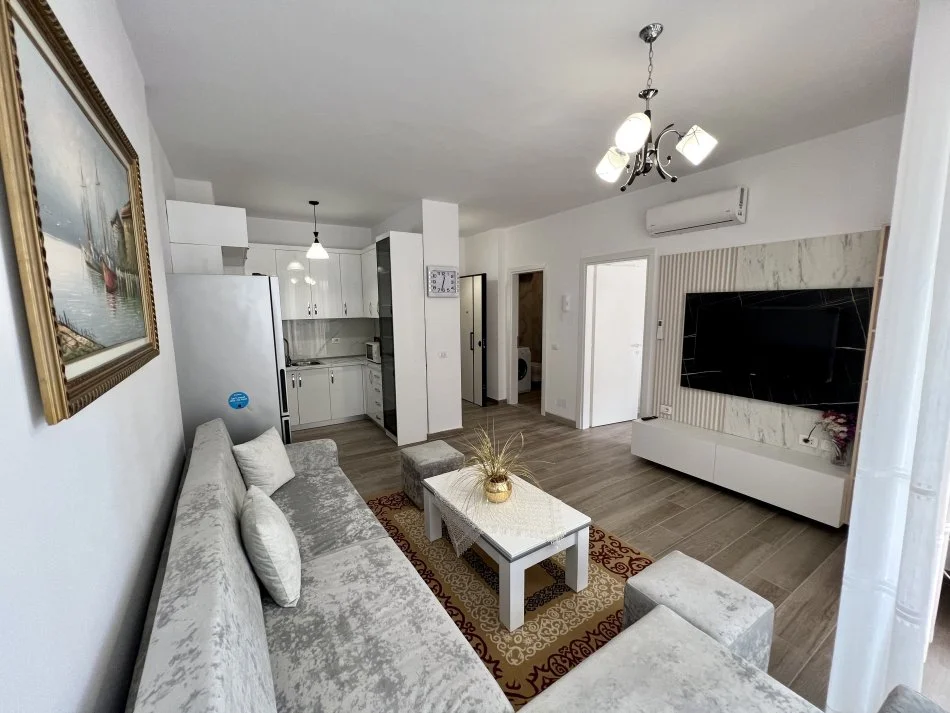 Tirane, jepet me qera apartament 1+1+Ballkon Kati 5, 63 m² 450 € (5-Maji)