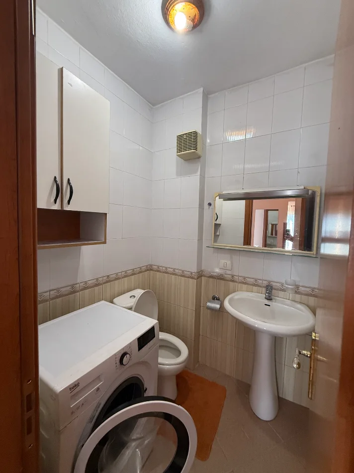 Tirane, jepet me qera apartament 2+1+Ballkon , 95 m² 60,000 ALL (Prane Fondacionit Eleonora, Kodra e Diellit 1)