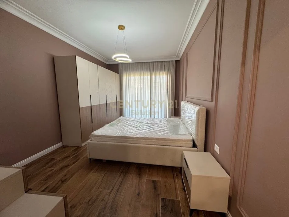 Tirane, jepet me qera apartament 2+1+Aneks+Ballkon Kati 1, 104 m² 1.200 € 