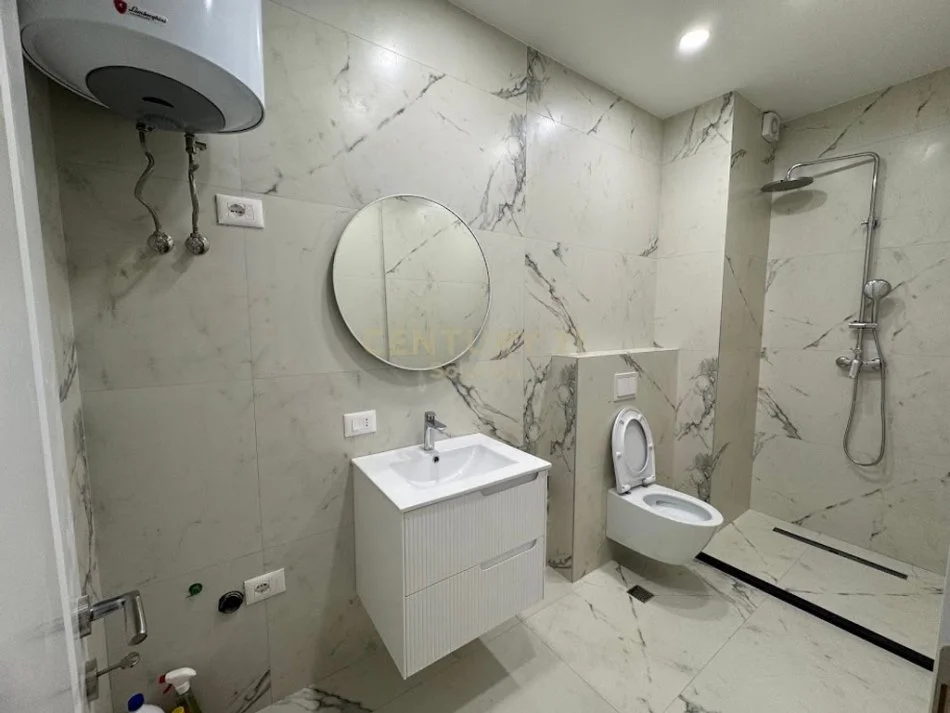 Tirane, jepet me qera apartament 2+1+Aneks+Ballkon Kati 1, 104 m² 1.200 € 