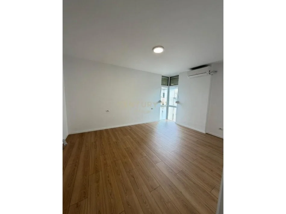 Tirane, jepet me qera zyre Kati 9, 120 m² 1.400 € 