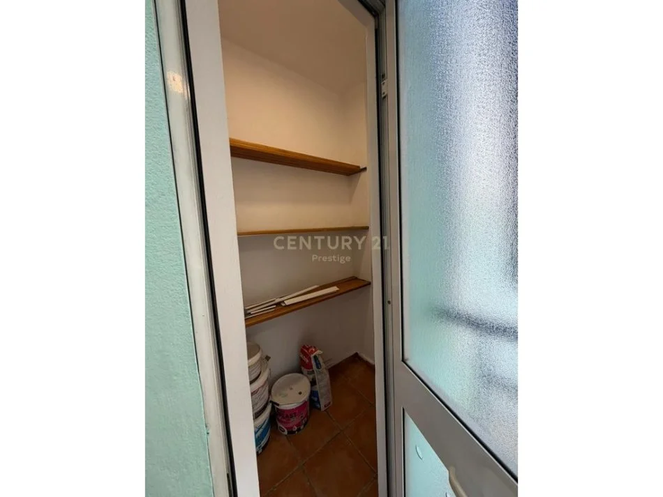 Tirane, jepet me qera zyre Kati 9, 120 m² 1.400 € 