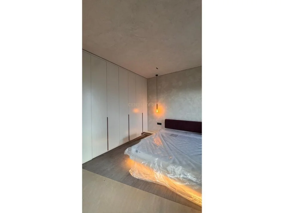 Tirane, jepet me qera apartament 1+1+Ballkon Kati 11, 170 m² 2.000 € 